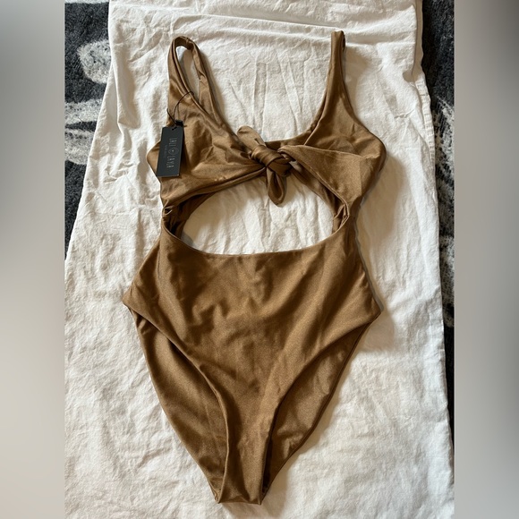 BNWT Lali & Layla One-Piece Swimsuit - Picture 2 of 9